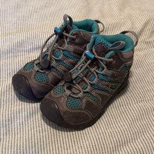Keen Kids Hiking Boots in Gray and Teal size 9